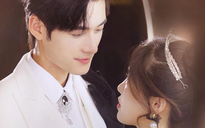 觉醒后，我成了霸总白月光 第1-30集